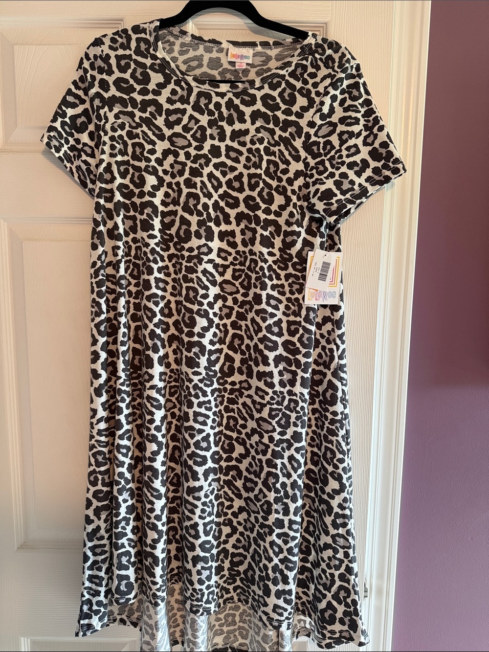 Lularoe Carly sing dress high low leopard black white gray snow leopard small